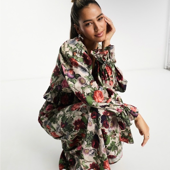 & Other Stories | V Neck Frill Midi Dress in Vintage Floral Print - Picture 15 of 16